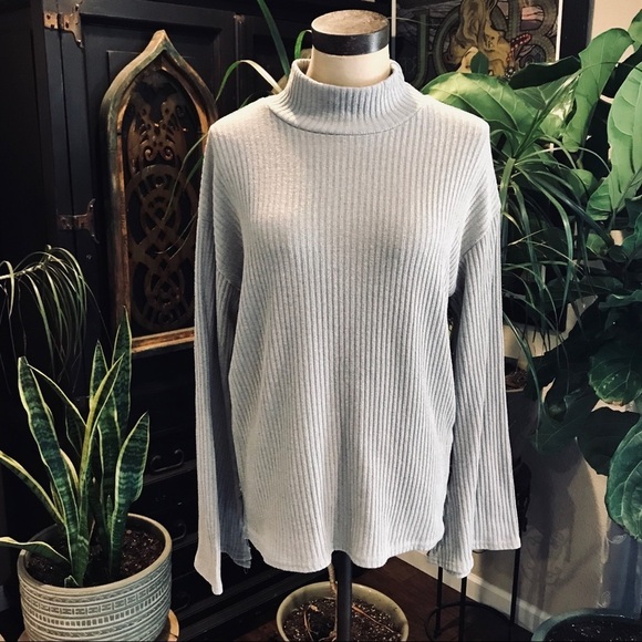 Grayson Ribbed mock neck bell sleeve gray top - Picture 3 of 8